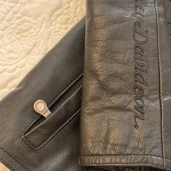 Womens leather Harley Davidson rhinestone shield jacket - Picture 16 of 17